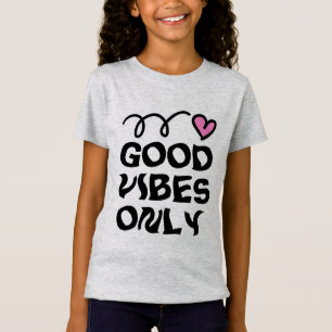 Camiseta para niños con corazón rosa lindo