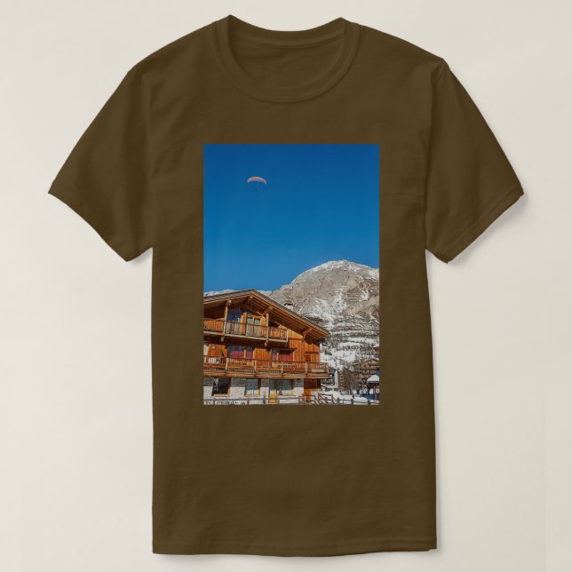 Camiseta Paragliding in Alps in ski resort (Diseño del anverso)