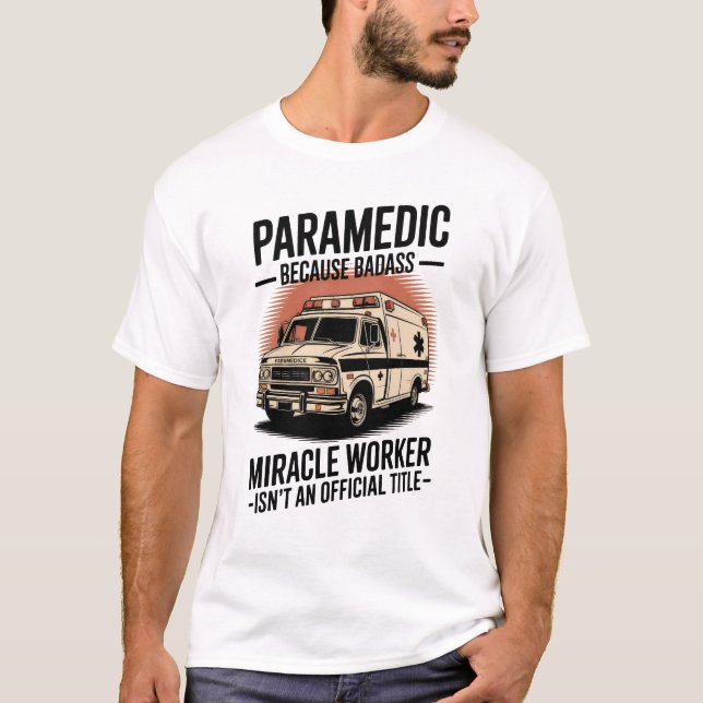 Camiseta Paramedic – Because Badass Miracle Worker Isn’t An (Anverso)