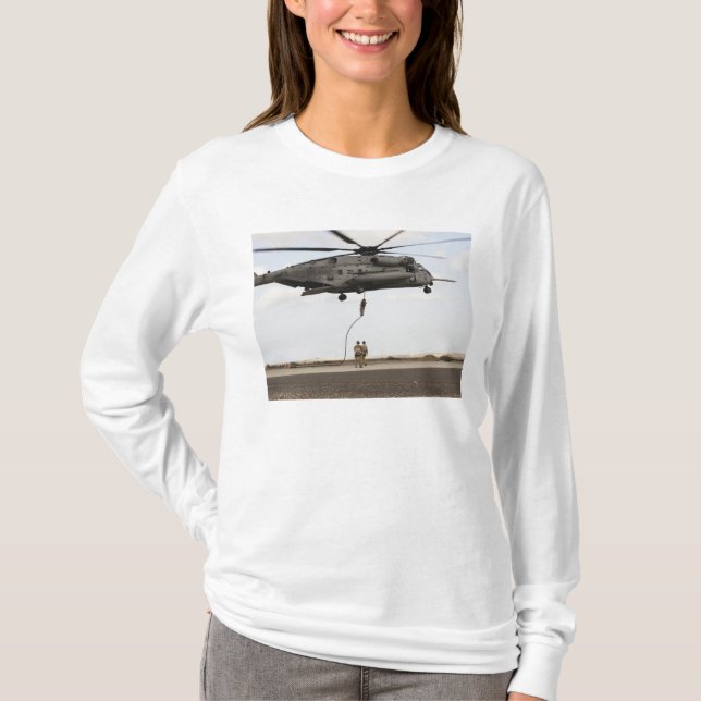Camiseta Pararescudos de la Fuerza Aérea llevan a cabo un i (Anverso)