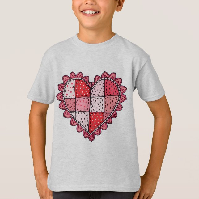 Camiseta Parche de corazón de patchwork estilo arte doodle  (Anverso)