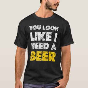Camiseta Parece Que Necesita Una Cerveza Bebiendo 1