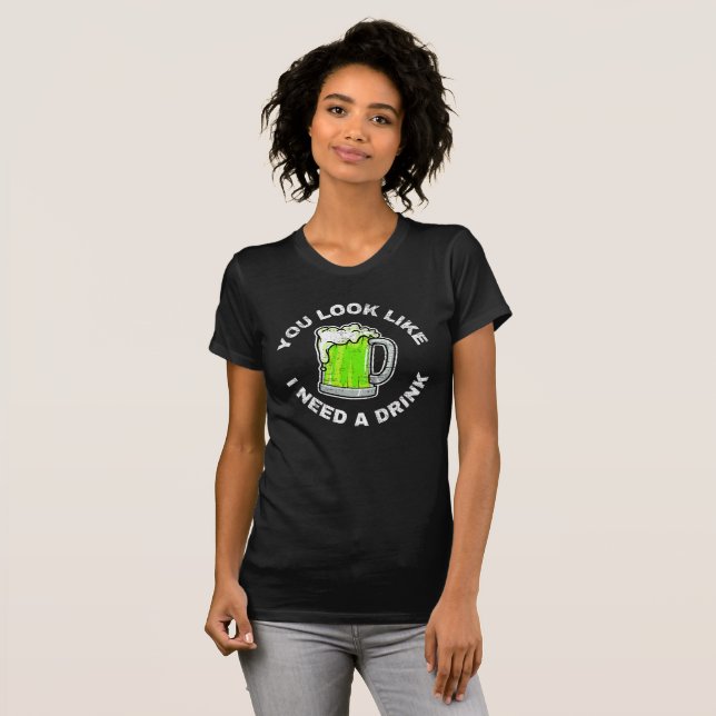 Camiseta Parece Que Necesito Una Bebida (Anverso completo)