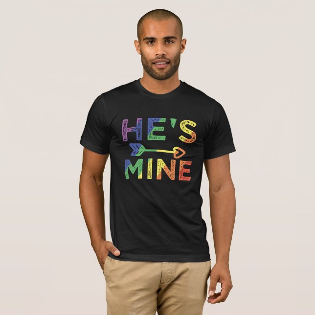 Camiseta Pareja gay masculina coincide con orgullo LGBT (Anverso completo)
