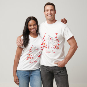 Camiseta Pareja romántica con corazón flotante