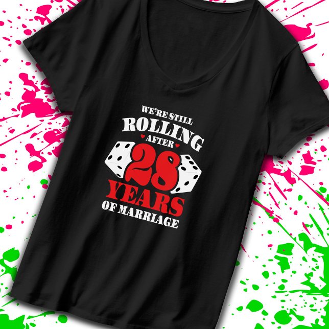 Camiseta Parejas 28 Aniversario graciosas casadas con 28 añ (Keep the good times rolling with our funny anniversary t-shirt! -Teemixer)