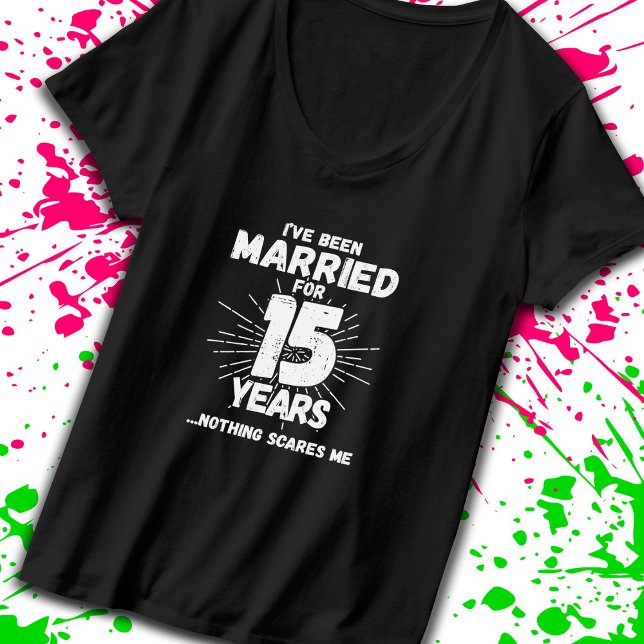 Camiseta Parejas casadas con 15 años de divertidos 15 años (Celebrate your 15 year anniversary milestone with our t-shirt designed to get laughs! -Teemixer)