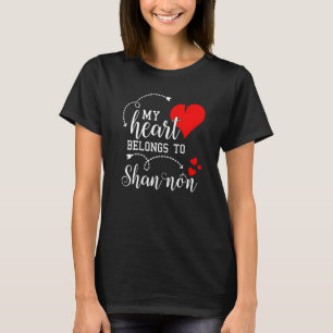 Camiseta Parejas que comparten mi corazón pertenecen a Shan