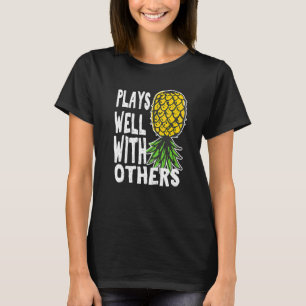 Camiseta Parejas Swinger Juegan Bien Con Otros Al Revés
