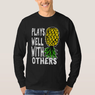Camiseta Parejas Swinger Juegan Bien Con Otros Al Revés