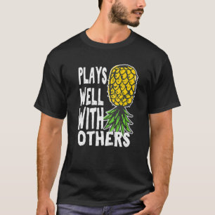 Camiseta Parejas Swinger Juegan Bien Con Otros Al Revés