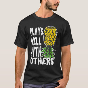 Camiseta Parejas Swinger Juegan Bien Con Otros Al Revés