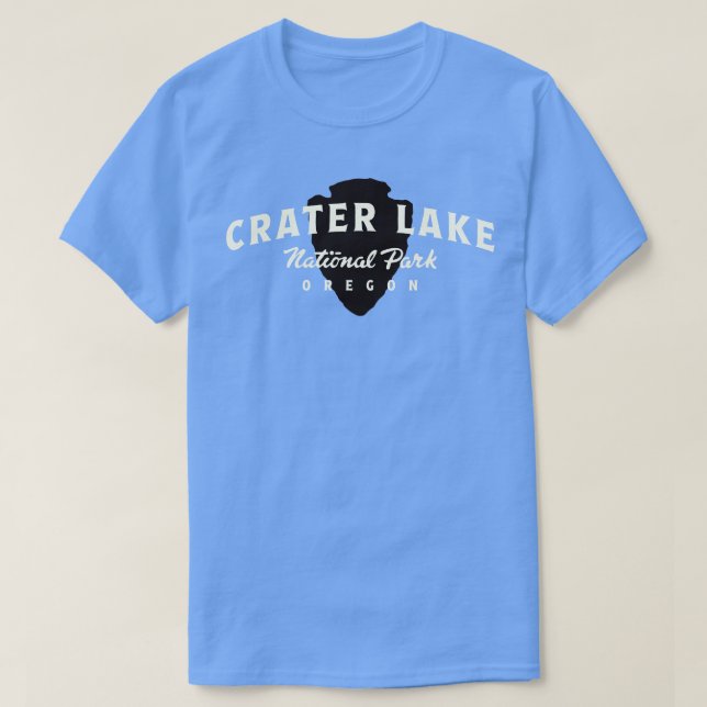 Camiseta Parque nacional Crater Lake Arched Text Tan (Diseño del anverso)
