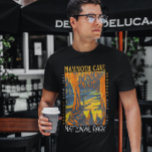 Camiseta Parque nacional de la Cueva Mammoth en Kentucky co<br><div class="desc">Diseño de obras de arte vector de la cueva Mammoth. El parque se encuentra en el centro-oeste de Kentucky,  abarcando partes de Mammoth Cave,  el sistema de cuevas más largo del mundo.</div>