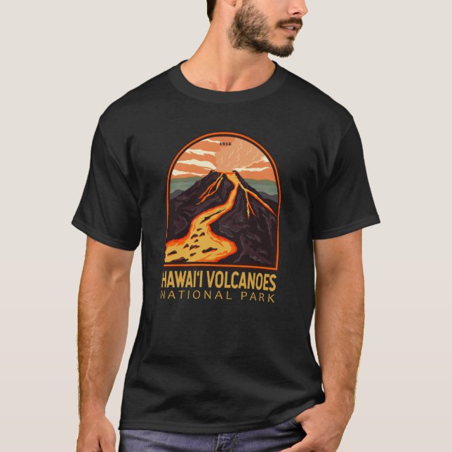 Camiseta Parque nacional de los Volcanes de Hawái Emblem Vi (Anverso)
