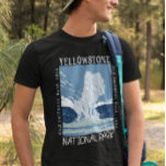 Camiseta Parque nacional Yellowstone Dolor de los antiguos<br><div class="desc">Diseño de arte vectorial de Yellowstone Forest. El parque cuenta con espectaculares cañones,  ríos alpinos,  exuberantes bosques,  aguas termales y géisers,  incluyendo su más famoso,  Old Faithful.</div>