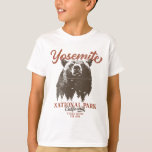 Camiseta Parque nacional Yosemite Grizzly Bear California<br><div class="desc">¿Listo para embarcarse en su próxima aventura al aire libre? Esta camiseta del Parque Nacional Yosemite es una elección perfecta. Con un audaz oso negro y pintoresco paisaje forestal, esta camisa le inspirará a explorar y abrazar la naturaleza. Descansa tu explorador interior y no te pierdas esta oportunidad de llevar...</div>