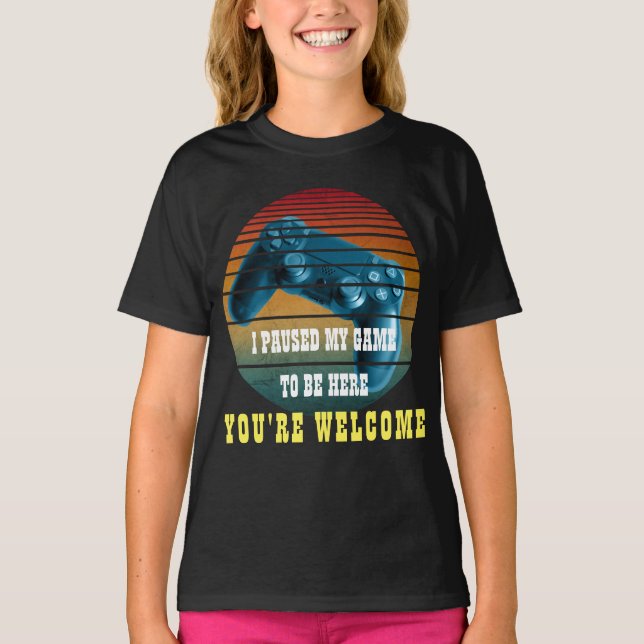 CAMISETA PASABA MI JUEGO PARA ESTAR AQUÍ QUE ERES BIENVENID (Anverso)