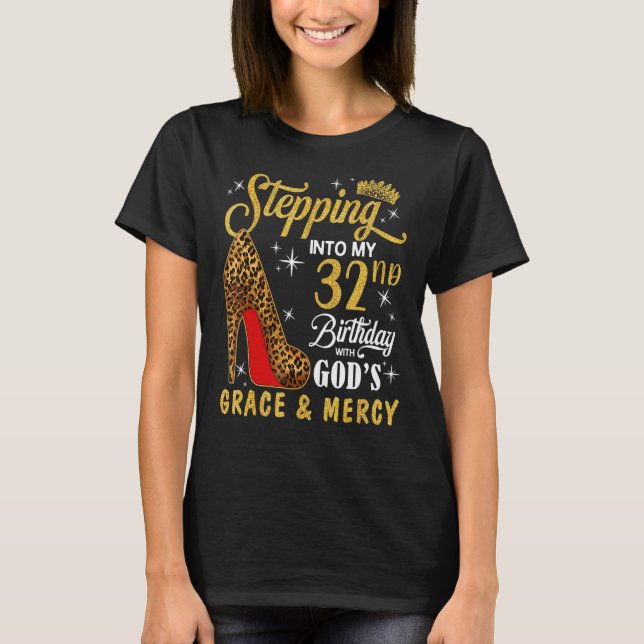 Camiseta Pasando a mi 32° cumpleaños con la gracia y la gra (Anverso)