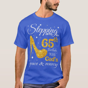 Camiseta Pasando a mi cumpleaños número 65 con la gracia de