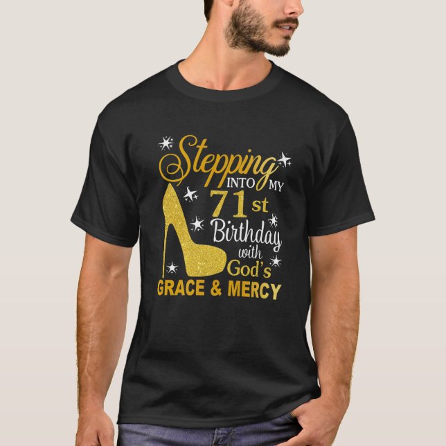 Camiseta Pasar a mi 71º cumpleaños con la gracia de Dios y (Anverso)