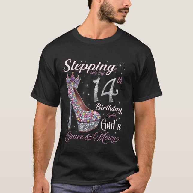 Camiseta Pasar a mi cuarto cumpleaños con la gracia y la gr (Anverso)