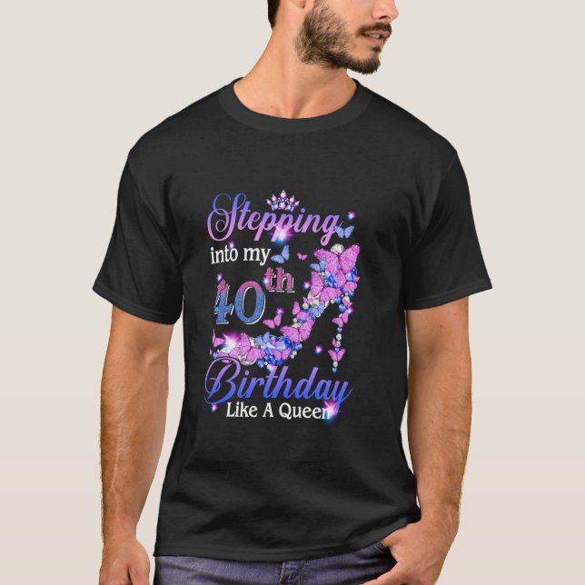 Camiseta Pasar a mi cumpleaños 40 como una reina alta (Anverso)