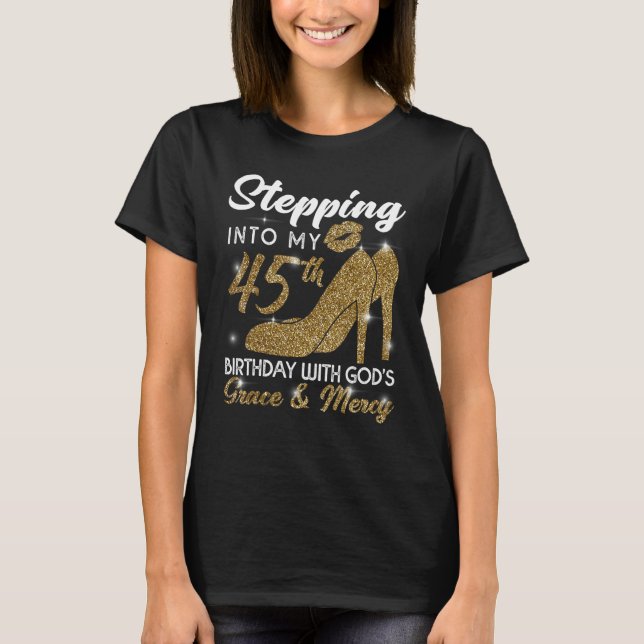 Camiseta Pasar a mi cumpleaños 45 con la gracia de Dios y (Anverso)