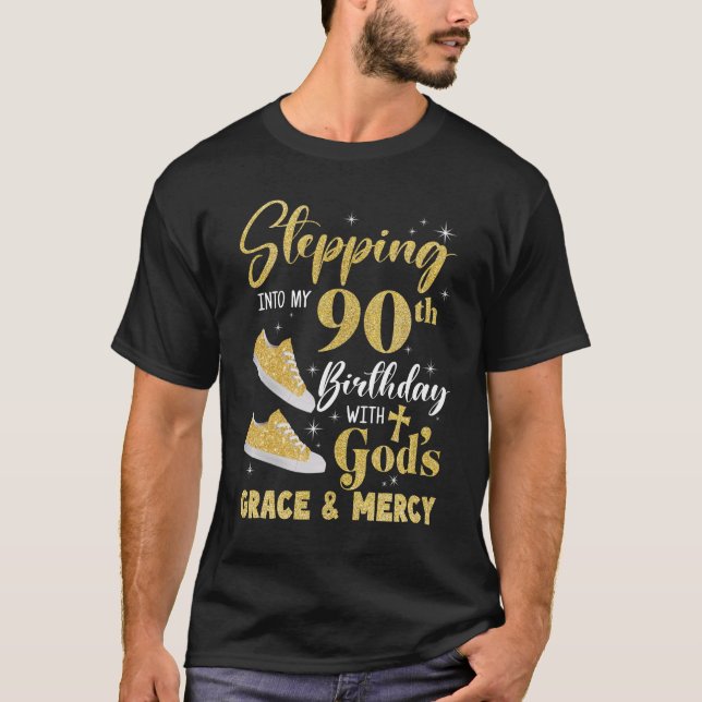 Camiseta Pasar A Mi Cumpleaños 90 Con Gracia De Los Dioses  (Anverso)