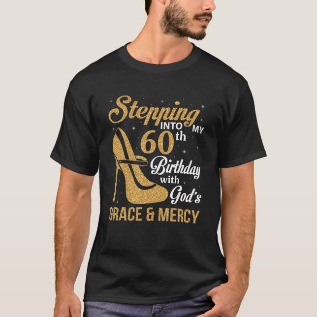 Camiseta Pasar a mi cumpleaños número 60 con la gracia de D (Anverso)