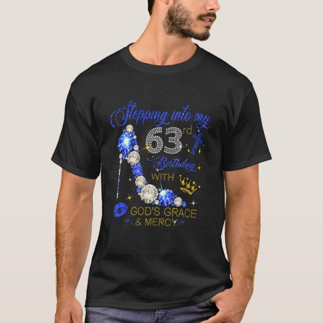 Camiseta Pasar a mi cumpleaños número 63 con la gracia de D (Anverso)