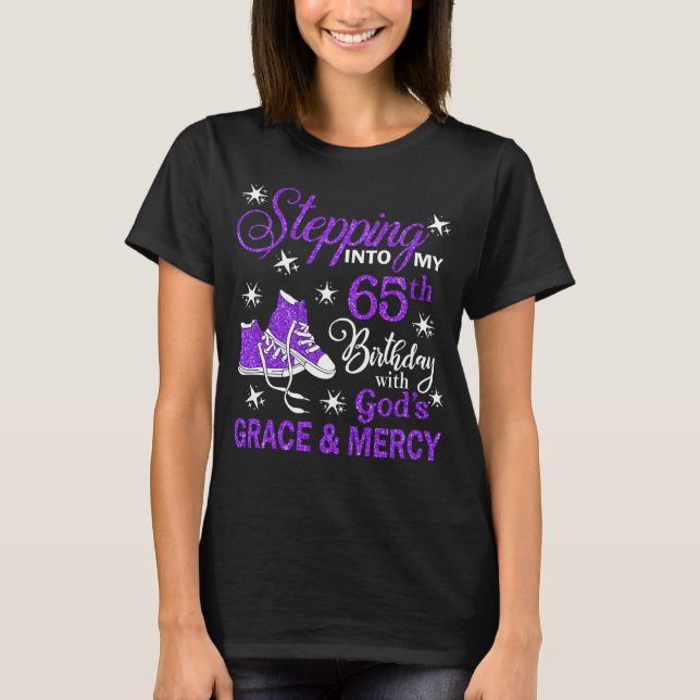 Camiseta Pasar a mi cumpleaños número 65 con la gracia y la (Anverso)