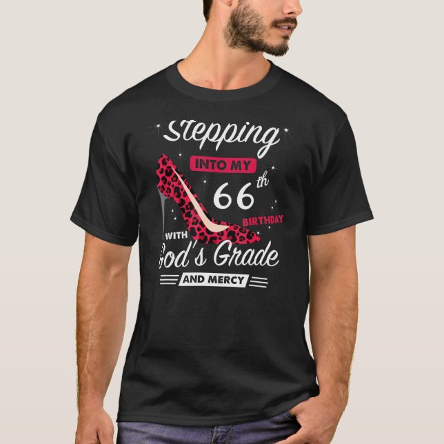 Camiseta Pasar a mi cumpleaños número 66 con la gracia de D (Anverso)