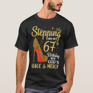 Camiseta Pasar a mi cumpleaños número 67 con la gracia de D