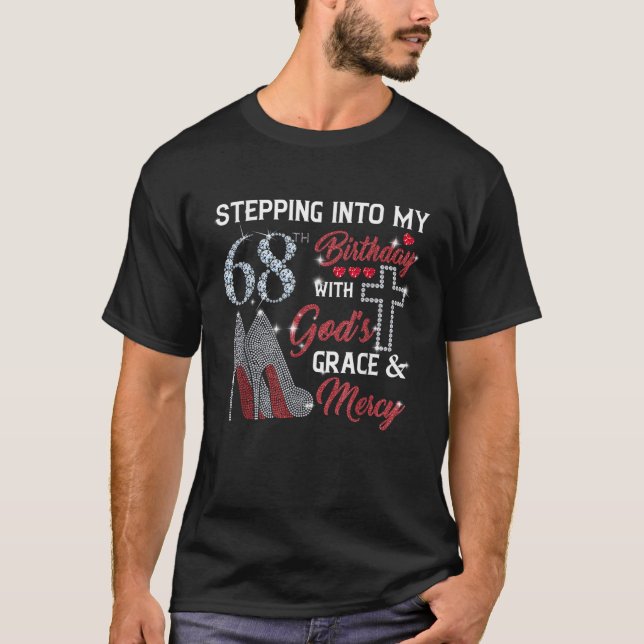 Camiseta Pasar a mi cumpleaños número 68 con DIOS como Grac (Anverso)