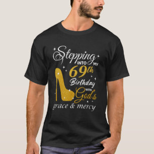 Camiseta Pasar a mi cumpleaños número 69 con la gracia de D