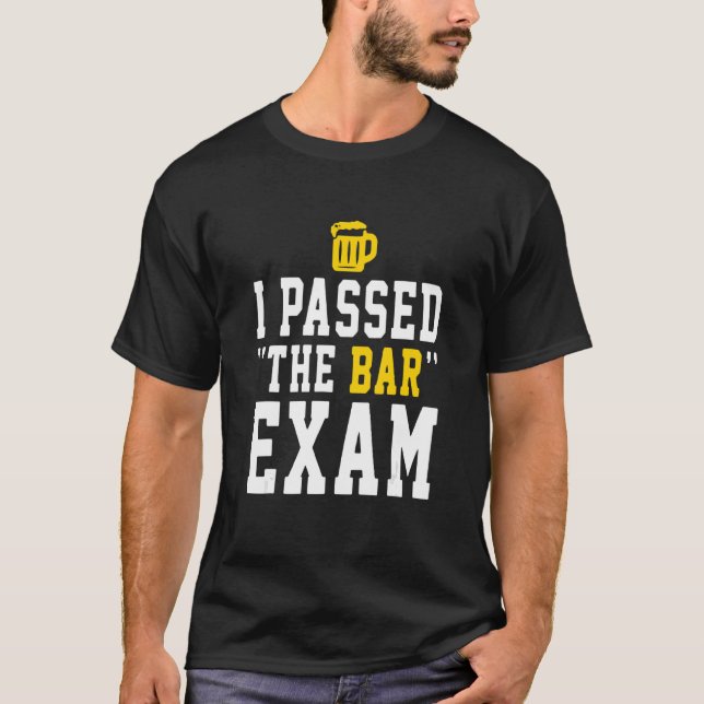 Camiseta Paso A Estudiante De Derecho De Cerveza De Examen  (Anverso)