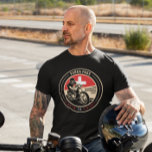 Camiseta Paso Furka | Suiza | Motocicleta<br><div class="desc">Paso Furka hecho en un emblema vintage de estilo angustiado. Es un famoso paso de montaña que se encuentra a lo largo de los Alpes en Suiza.</div>