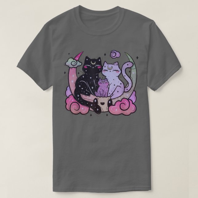 Camiseta Pastel Goth Clothing Creepy CAt Family on Moon  (Diseño del anverso)
