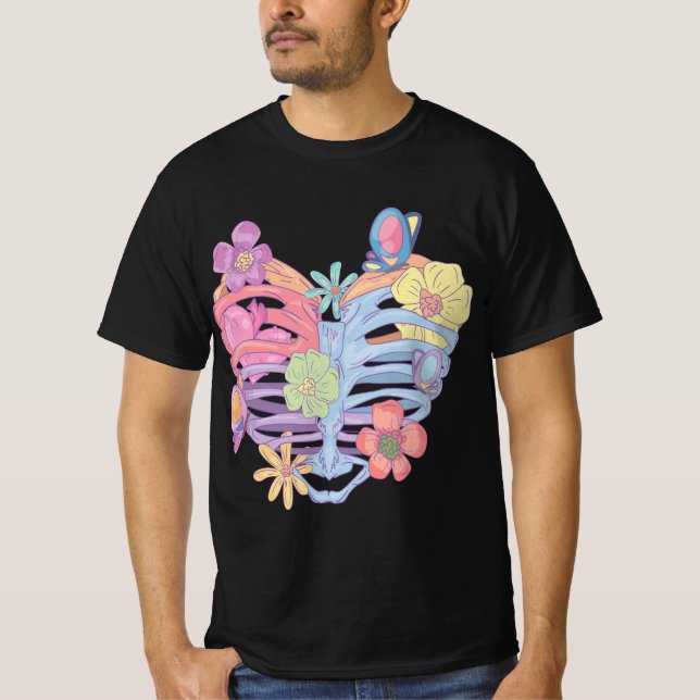 Camiseta Pastel Goth Heart Ribcage with Butterflies & Flowe (Anverso)
