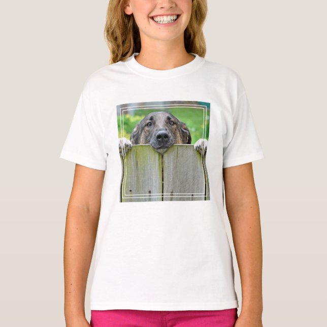 Camiseta Pastor alemán mirando la cerca (Anverso)