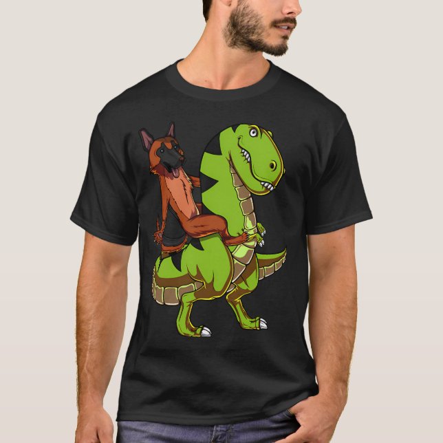 Camiseta Pastor Alemán montando dinosaurio T-Rex (Anverso)