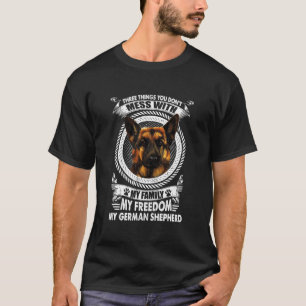 Camiseta Pastor Alemán Tres Cosas Con Las Que No Te Metes
