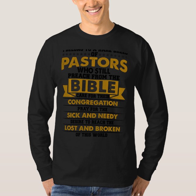 Camiseta Pastores Que Siguen Predicando De La Biblia Cuidan (Anverso)