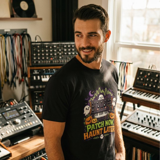 Camiseta Patch Now, Haunt Later – Halloween Synth Nerd (Subido por el creador)