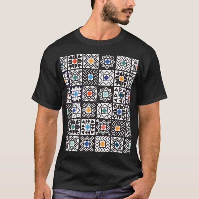 Camiseta Patchwork Maori: Diseño de Alfombras Étnicas. (Anverso)