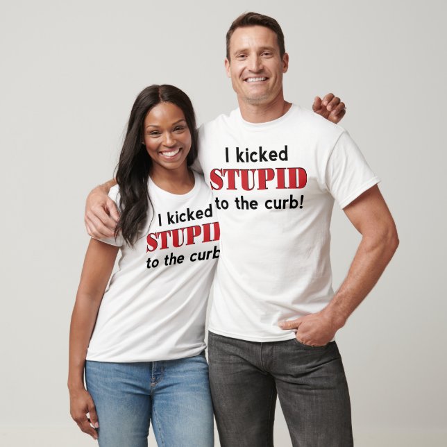 Camiseta Pateado Estúpido Al Borde (Unisexo)