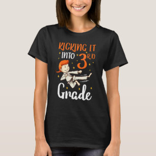 Camiseta pateándolo niña de tae kwon do de tercer grado kar