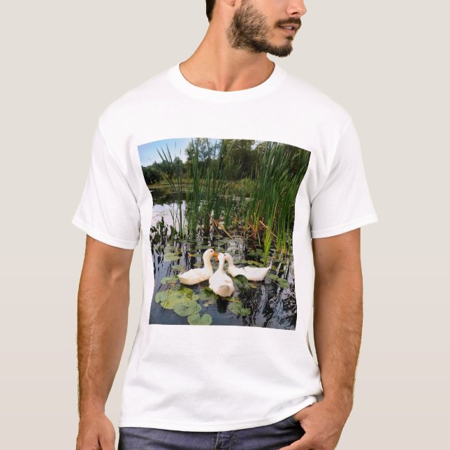 Camiseta Patos blancos, almohadillas de lirios, colas, oril (Anverso)