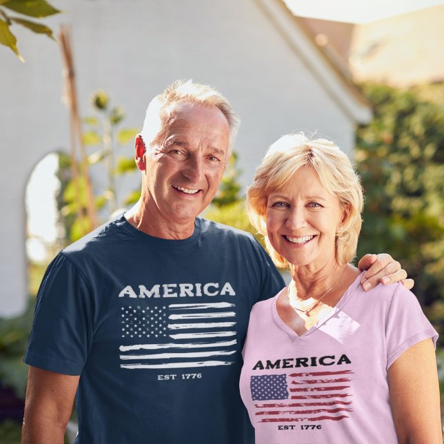 Camiseta Patriótica de la Bandera Estadounidense (Available in Mens, Womens, Kids, multiple styles, sizes, colors and additional products. )